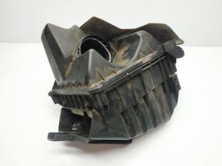 корпус воздушного фильтра Audi A4 B7 2006, 2.0 л., TDi PD, BRE, дизель, 6МКПП, silbersee / ly7w, универсал, передний привод, правый руль, 03G133837