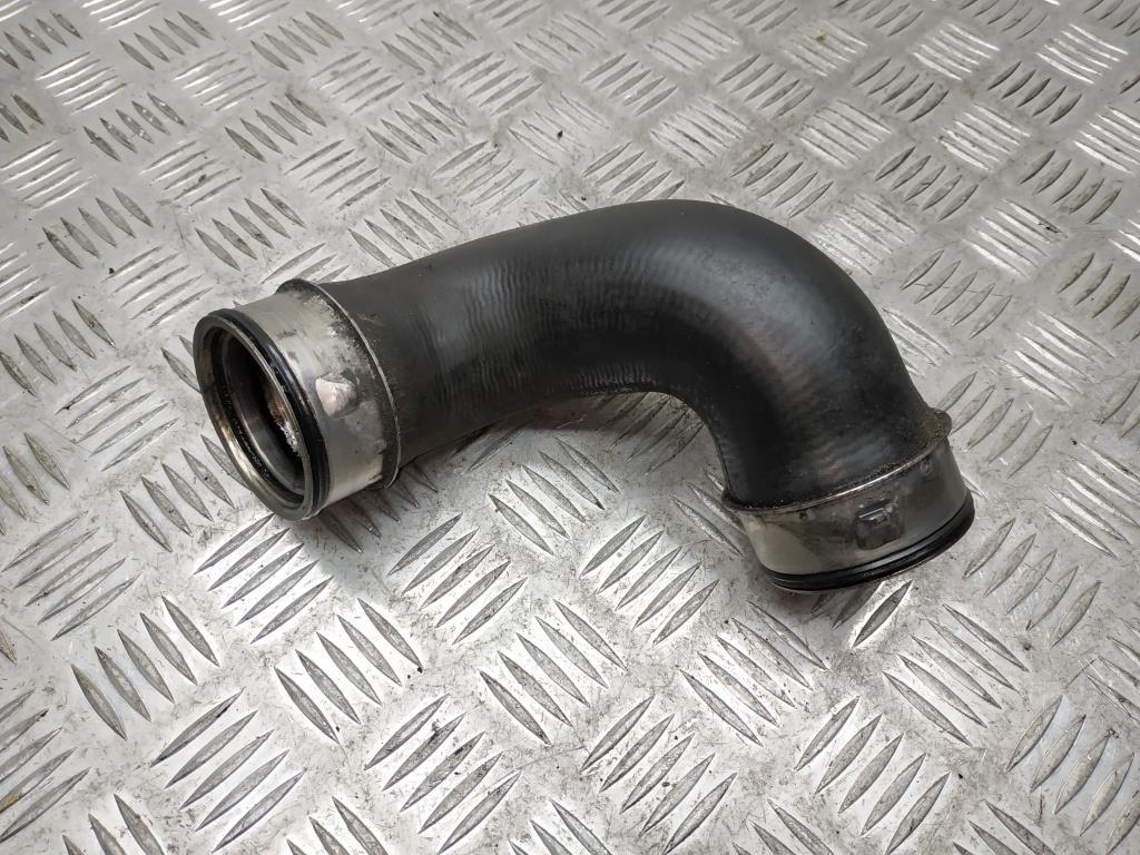 патрубок интеркулера Mercedes-Benz C-Класс W203/S203/CL203 W203 2001, 2.2 л., CDi, OM 611.962, дизель, 6МКПП, золотой, седан, задний привод, правый руль, A2035280482, A2035281482, A2035282882 - фото №1
