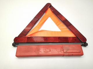 знак аварийной остановки Mercedes-Benz C-Класс W203/S203/CL203 [рестайлинг] CL203 2004, 2.2 л., CDi, OM 646.962, дизель, АКПП, aventurinorange / 487, хетчбэк 3 дв., задний привод, правый руль, A1688900797, A1648900197, A1688900597