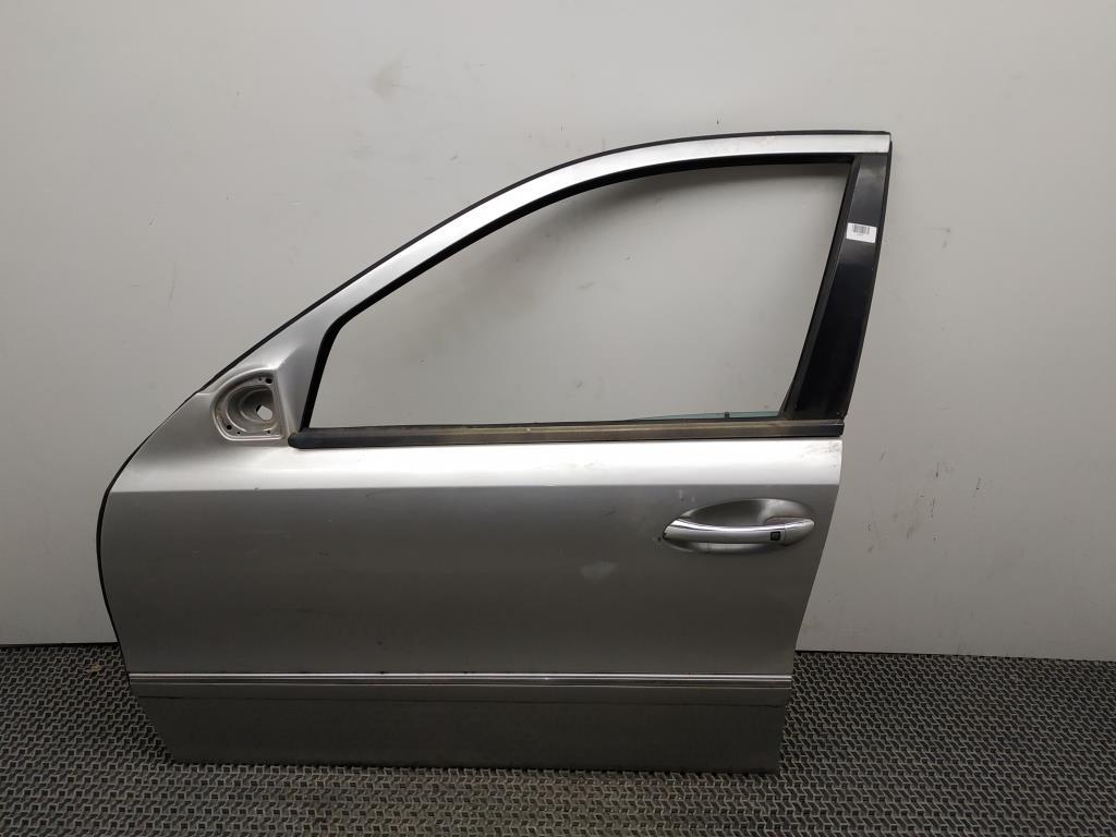 стекло двери передней левой Mercedes-Benz E-Класс W211/S211 2003, 2.2 л., CDi, OM 646.963, дизель, АКПП, серебро, 744u, седан, задний привод, правый руль - фото №1