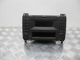 магнитола Mercedes-Benz Sprinter 2 поколение [рестайлинг] (W906) 2016, 2.1 л., CDi, OM 651.955, дизель, 6МКПП, белый, микроавтобус, задний привод, правый руль, A9069004401, A9069006102