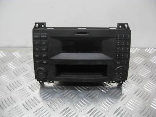 магнитола Mercedes-Benz Sprinter 2 поколение [рестайлинг] (W906) 2016, 2.1 л., CDi, OM 651.955, дизель, 6МКПП, белый, микроавтобус, задний привод, правый руль, A9069005103