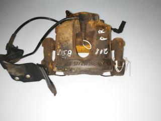 суппорт передний правый Mercedes-Benz CLK-Класс W208/A208 C208 1998, 2.3 л., Kompr, M 111.975, бензин, АКПП, серебро, 744, купе, задний привод, правый руль