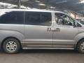 подножка Hyundai Grand Starex 1 поколение TQ 2012, 2.5 л., CRDi, D4CB, дизель, АКПП, серебро, минивэн, задний привод, правый руль - фото №8