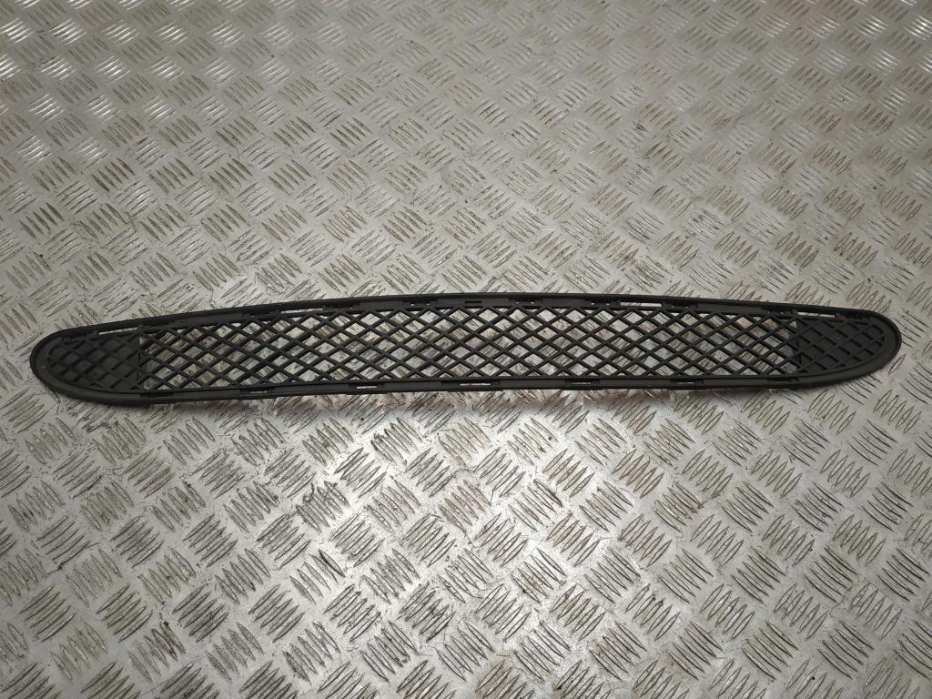 заглушка (решетка) в бампер Mercedes-Benz C-Класс W203/S203/CL203 W203 2002, 2.6 л., i, M 112.913, бензин, 6МКПП, brillantsilber / 744, седан, задний привод, правый руль, A2038850423 - фото №1