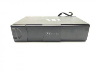 CD-чейнджер Mercedes-Benz M-Класс W163 [рестайлинг] 2001, 2.7 л., CDi, OM 612.963, дизель, АКПП, brillantsilber / 744, внедорожник 5 дв., полный привод, правый руль, A1638203889
