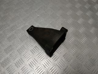 кронштейн двигателя Mercedes-Benz Sprinter 1 поколение (W901-905) [рестайлинг] W901 2001, 2.1 л., CDi, OM 611.987, дизель, 5МКПП, arktikweiss / 9147, микроавтобус, задний привод, правый руль, A6112230304, A6012233504