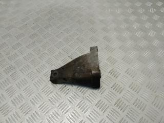 кронштейн двигателя Mercedes-Benz Sprinter 1 поколение (W901-905) [рестайлинг] W902 2000, 2.1 л., CDi, OM 611.981, дизель, 5МКПП, arktikweiss / 9147, микроавтобус, задний привод, правый руль, A6112230304, A6012233504