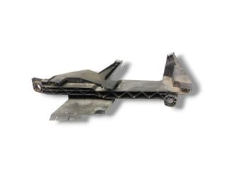 крепление фары левой BMW X3 E83 [рестайлинг] 2007, 2.0 л., D, M47N 204 D4, дизель, 6МКПП, silbergrau / a08, внедорожник 5 дв., полный привод, правый руль, 1301073024