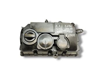 клапанная крышка Audi A3 8P/8PA [2-й рестайлинг] 2009, 1.9 л., TDi PD, BLS, дизель, 5МКПП, brillantschwarz / ly9b, хетчбэк 5 дв., передний привод, правый руль, 03G103475D