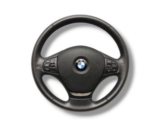 руль BMW 1 серия F20/F21 [рестайлинг] F20 2015, 1.5 л., D, B37 D15 A, дизель, 6МКПП, karmesinrot / a61, хетчбэк 5 дв., задний привод, правый руль, 735289920