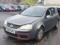 решётка бампера боковая левая Volkswagen Golf 5 поколение 2005, 1.6 л., FSI, BLF, бензин, 6МКПП, unitedgrey / la7t, хетчбэк 5 дв., передний привод, правый руль, 1K0853665 - фото №3