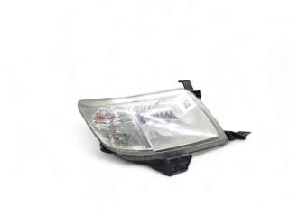 фара правая Toyota Hilux 7 поколение [2-й рестайлинг] KUN35 2015, 2.5 л., D-4D, 2KD-FTV, дизель, 5МКПП, super white 2 / 040, пикап, полный привод, правый руль, 81110-0K420