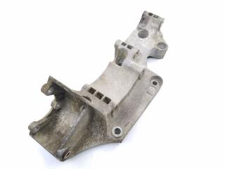 кронштейн генератора Volkswagen Golf 4 поколение 2000, 1.6 л., i, AVU, бензин, АКПП, черный, хетчбэк 5 дв., передний привод, правый руль, 06A903143P