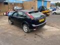 спойлер Ford Focus 2 поколение 2007, 1.6 л., i, SHDA, бензин, 5МКПП, panther black / f3, хетчбэк 5 дв., передний привод, правый руль, 4M51-A44210-AK - фото №4