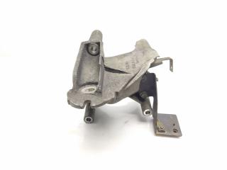 кронштейн двигателя Volkswagen Touareg 1 поколение 2005, 2.5 л., TDi PD, BAC, дизель, АКПП, silberblau / lb5s, внедорожник 5 дв., полный привод, правый руль, 070199308A