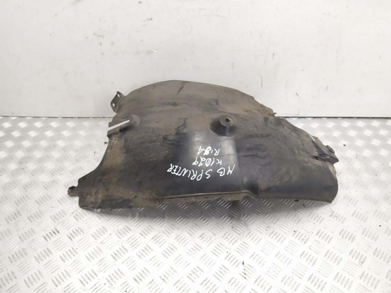 защита арок передняя правая (подкрылок) Mercedes-Benz Sprinter 2 поколение (W906) 2008, 2.1 л., CDi, OM 646.985, дизель, 6МКПП, arktikweiss / 9147, микроавтобус, задний привод, правый руль, A9066841377 - фото №1