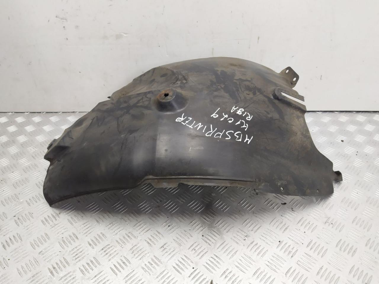 защита арок передняя левая (подкрылок) Mercedes-Benz Sprinter 2 поколение (W906) 2008, 2.1 л., CDi, OM 646.985, дизель, 6МКПП, arktikweiss / 9147, микроавтобус, задний привод, правый руль, A9066841277 - фото №1