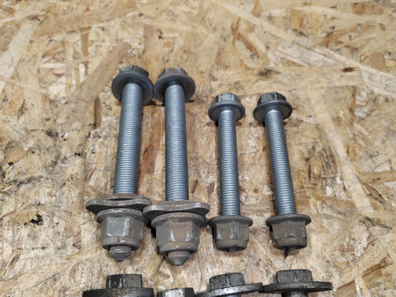 болт развальный Volkswagen Tiguan 2 2016 | 39361004