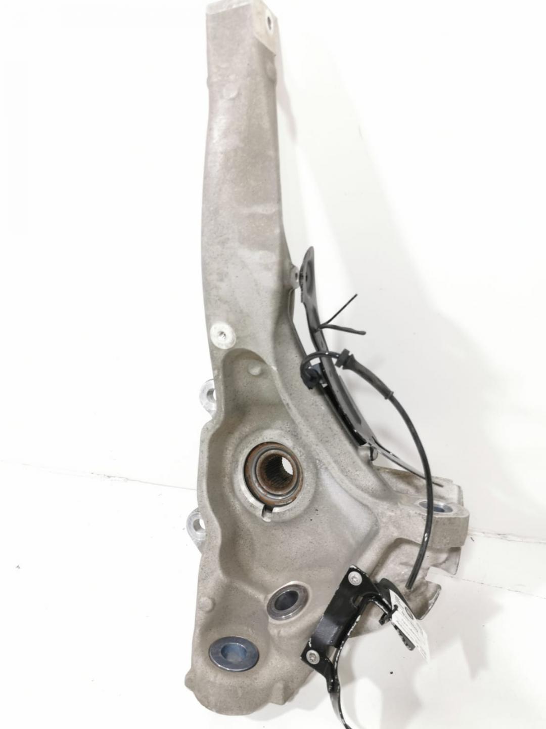 кулак поворотный левый Land Rover Discovery 5 поколение 2020, 3.0 л., 306DT, дизель, АКПП, внедорожник 5 дв. - фото №1