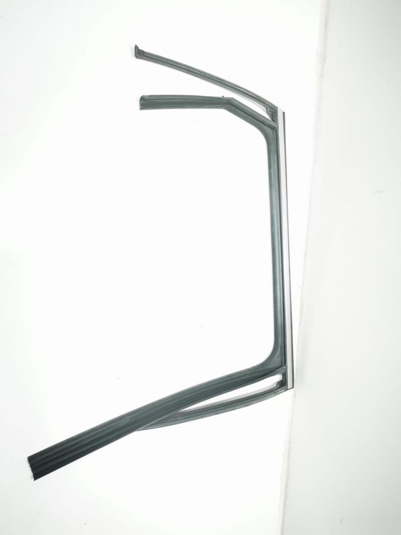 молдинг двери задней правой Hyundai Santa Fe 4 поколение 2020, 2.4 л., бензин, АКПП, внедорожник 5 дв. - фото №1