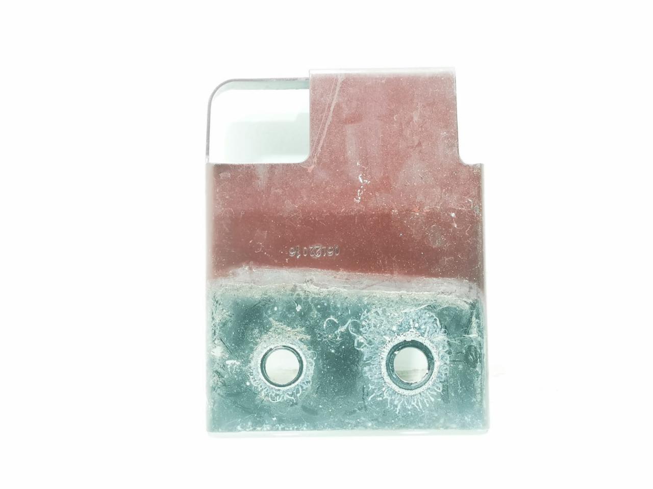 крепление ( кронштейн ) крыла Jaguar F-Pace 1 поколение 2020, 3.0 л., дизель, АКПП, внедорожник 5 дв., HK8316A143AB - фото №1