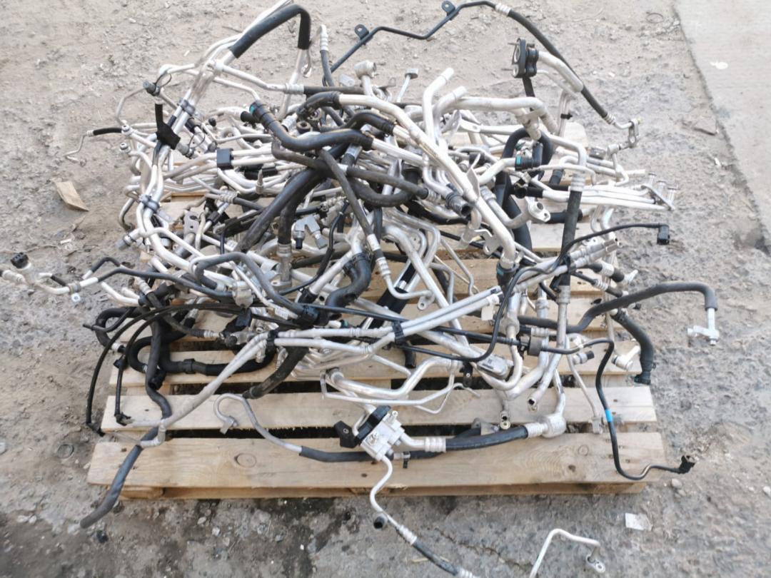 трубка кондиционера Land Rover Discovery 5 поколение 2020, 3.0 л., 306DT, дизель, АКПП, внедорожник 5 дв. - фото №1