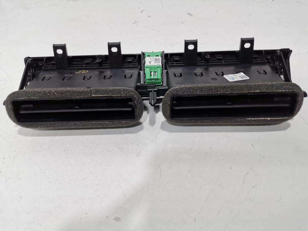 дефлектор обдува салона Land Rover Range Rover Velar 1 поколение 2020, 2.0 л., 204DTD, дизель, АКПП, внедорожник 5 дв., LR094715 - фото №1