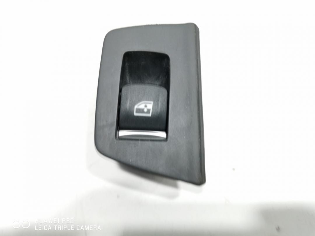 кнопка стеклоподъемника двери BMW 5 серия G30/G31 2018, 3.0 л., дизель, АКПП, седан, 61319327031 - фото №1