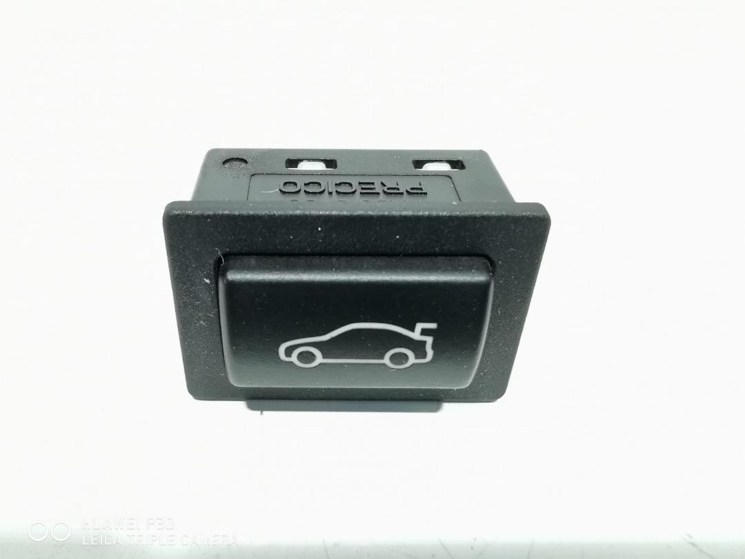 кнопка открытия багажника BMW 5 серия G30/G31 2018, 3.0 л., дизель, АКПП, седан, 61319200316 - фото №1