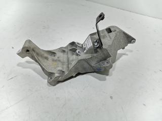 кронштейн генератора Land Rover Discovery 4 поколение [рестайлинг] 2015, 3.0 л., 306DT, дизель, АКПП, внедорожник 5 дв., LR065741