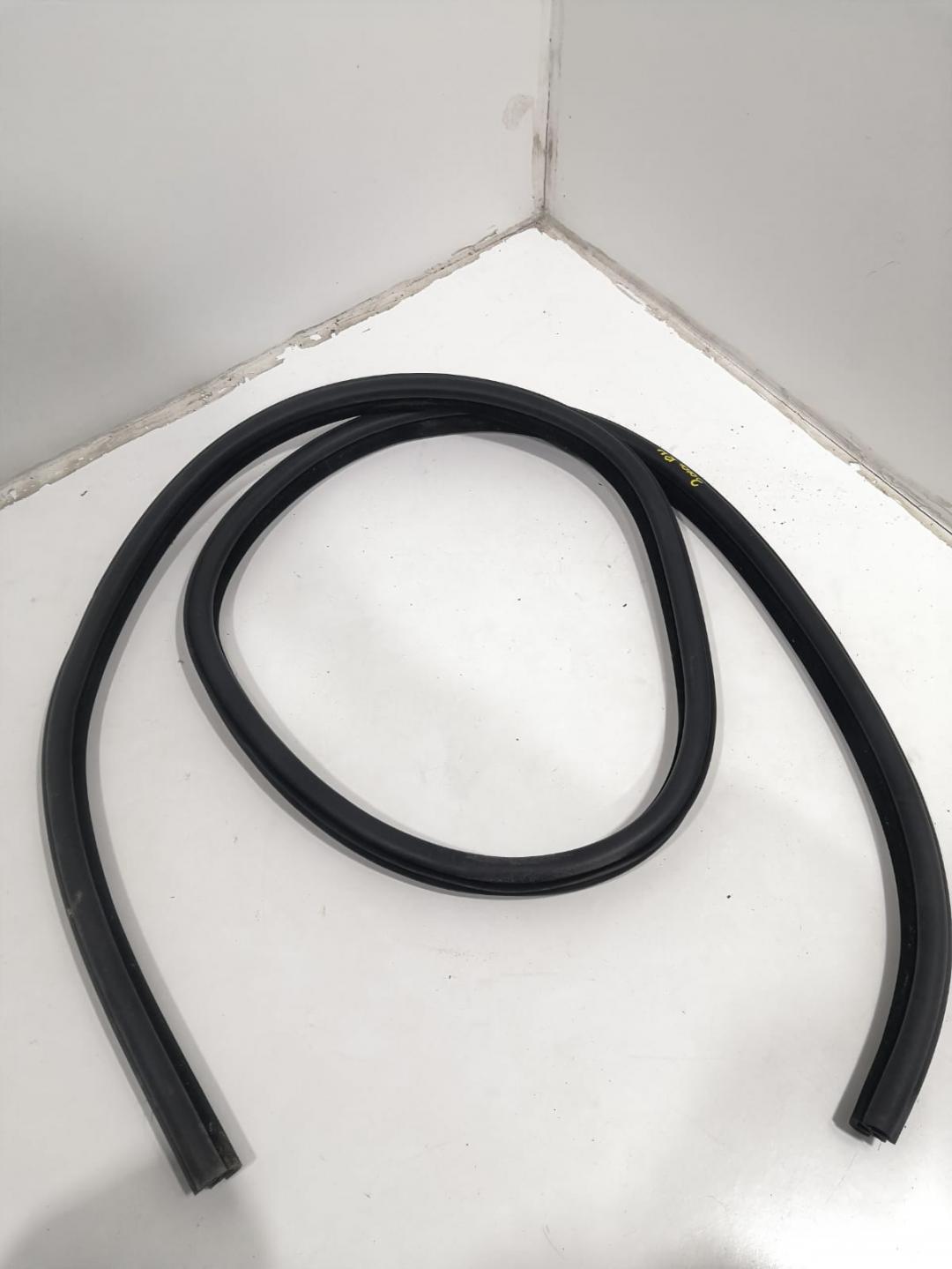 уплотнитель двери Jaguar F-Pace 1 поколение 2020, 3.0 л., бензин, АКПП, внедорожник 5 дв. - фото №1