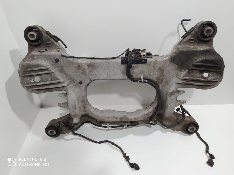 балка подвески задняя Land Rover Range Rover 4 поколение 2015, 3.0 л., дизель, АКПП, внедорожник 5 дв., LR037517, LR070761, CPLA5K091AM - фото №1