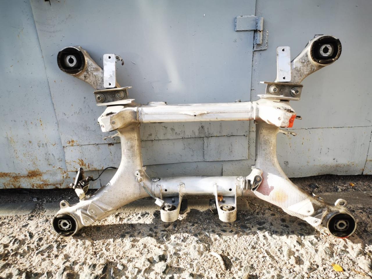 балка подвески задняя BMW 5 серия G30/G31 2020, 2.0 л., бензин, электро, АКПП, седан, 33316861201 - фото №1