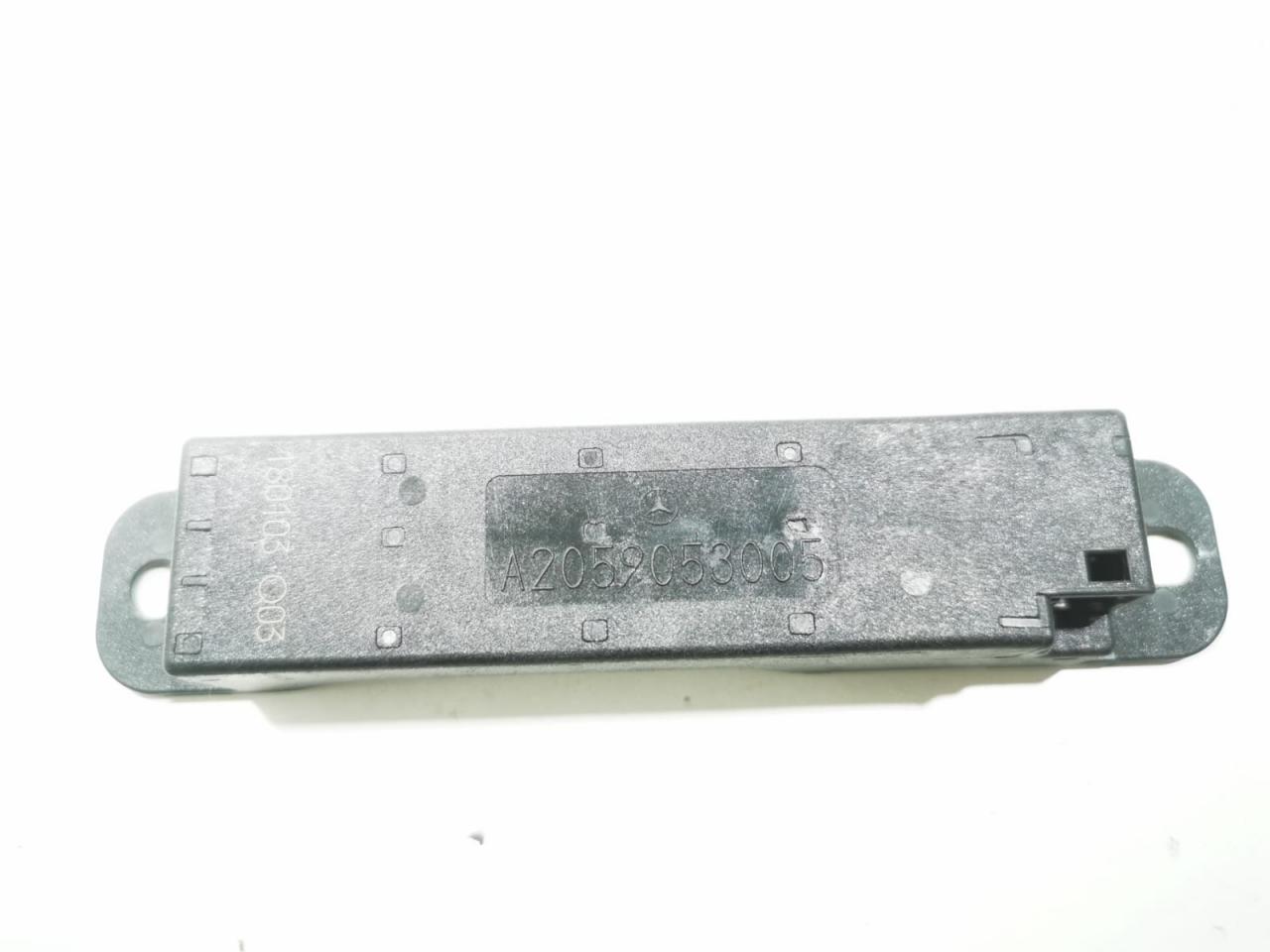 Антенна системы комфортного доступа Mercedes-Benz GLS-Класс X166 2019, 3.0 л., дизель, АКПП, внедорожник 5 дв., A2059053005 - фото №1