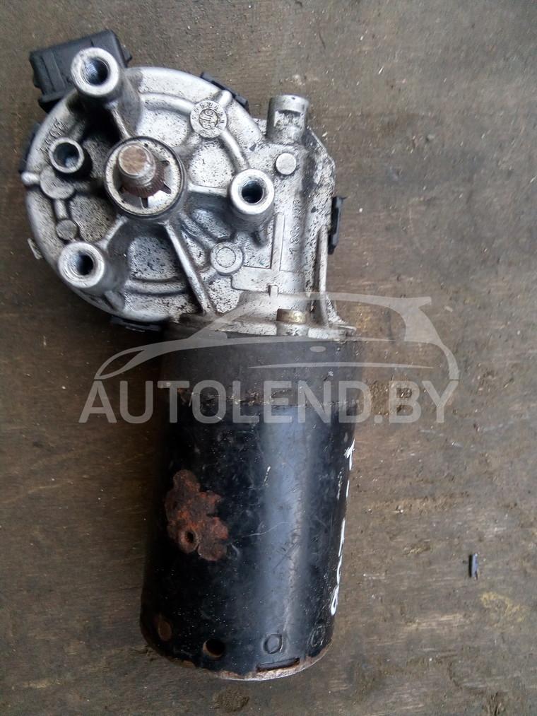 моторчик передних стеклоочистителей (дворников) Peugeot 206 1 поколение 2001, 1.4 л., бензин, МКПП, хетчбэк 5 дв. - фото №1