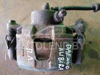 суппорт передний левый Daewoo Nubira J100 1999, 1.6 л., бензин, МКПП, седан