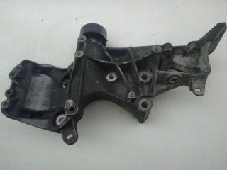 кронштейн двигателя Renault Clio 2 поколение 2001, 1.6 л., бензин, МКПП, хетчбэк 5 дв., 7700274249