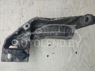 кронштейн (крепление) Volvo S40 1 поколение [рестайлинг] 2002, 1.9 л., дизель, МКПП, седан, 8200157461
