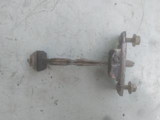 ограничитель открывания двери Mazda 323F BA 1996, 1.5 л., бензин, МКПП, хетчбэк 5 дв.