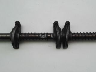ось коромысел Mitsubishi Lancer 4 поколение 1991, 1.5 л., бензин, МКПП, хетчбэк 5 дв.