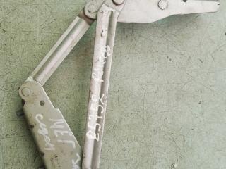 петля крышки багажника Renault Megane 1 поколение 1997, 1.9 л., дизель, МКПП, седан