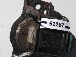 подушка крепления двигателя Renault Megane 2 поколение 2003, 1.5 л., дизель, МКПП, хетчбэк 5 дв., 8200338372