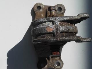 кронштейн КПП Mitsubishi Galant 8 поколение 1998, 2.0 л., бензин, МКПП, седан