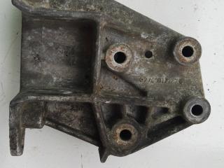 кронштейн (крепление) Renault Laguna 1 поколение 1996, 2.0 л., бензин, МКПП, хетчбэк 5 дв., 7700817177