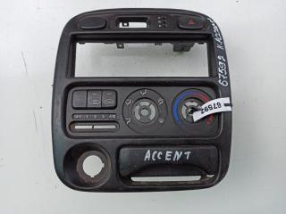 кнопка аварийной сигнализации Hyundai Accent 1 поколение (X3) [рестайлинг] 1997, 1.5 л., бензин, МКПП, хетчбэк 5 дв.