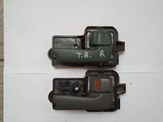 ручка внутренняя Toyota Avensis 1 поколение (T220) 1998, 1.3 л., бензин, МКПП, хетчбэк 5 дв.