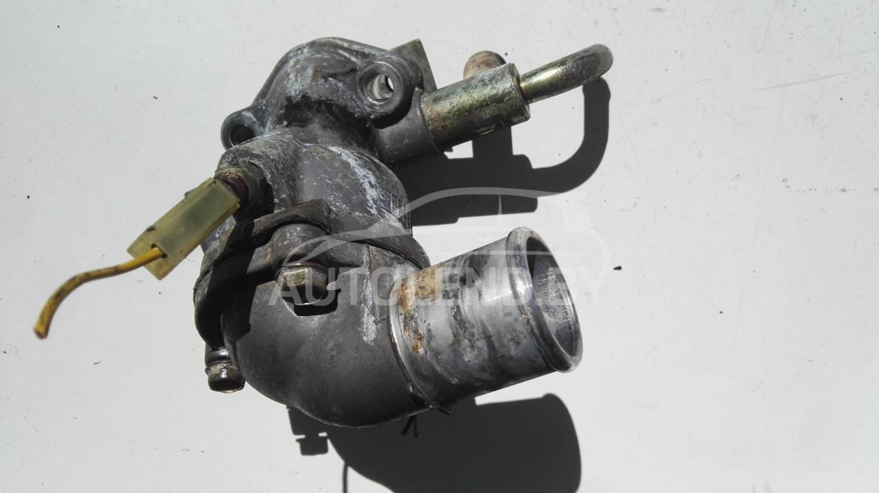 корпус термостата Kia Sportage 1 поколение 1998, 2.0 л., дизель, МКПП, хетчбэк 5 дв. - фото №1