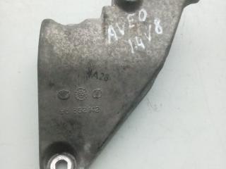 кронштейн (крепление) Chevrolet Aveo T200 2008, 1.4 л., бензин, МКПП, хетчбэк 5 дв., 96352142