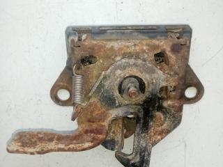замок капота Mazda 323 5 поколение 1997, 1.5 л., бензин, МКПП, хетчбэк 5 дв.